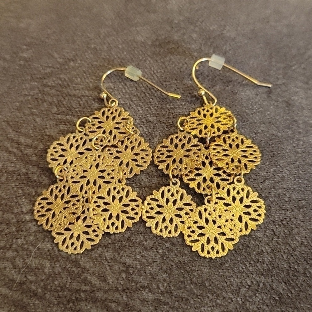 3/$30 Goldtone Filigree Cluster Flamenco Dangle Hook Earrings - Picture 2 of 5
